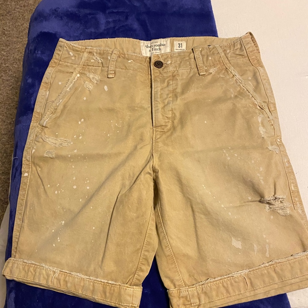 Men’s khaki distressed shorts